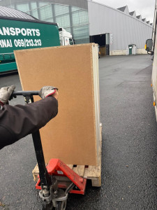 Photo de galerie - Manutention sécurisée à l’aide d’un transpalette