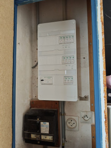 Photo de galerie - Mise en conformité ancien tableau électrique triphasé