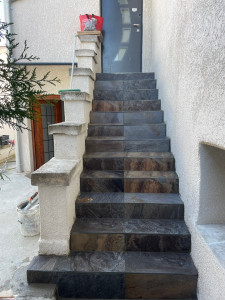 Photo de galerie - ? Rénovation d’escalier en carrelage ✨ Pose précise et finition soignée ? Travail sur mesure