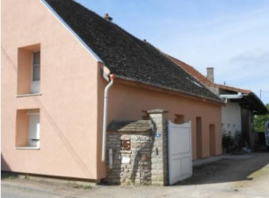 Photo de galerie - Nettoyage, traitement, enduit et peinture facade