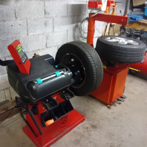 Photo de galerie - Montage equilibrage pneus
