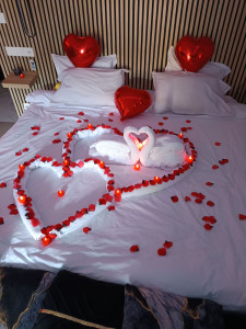 Photo de galerie - Une décoration pour une love room Rbnb.