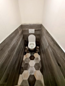 Photo de galerie - Rénovation total d'un wc.
Pose de carrelage , faïences et appareil sanitaire.