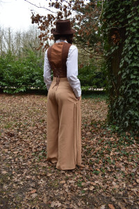 Photo de galerie - Pantalon tailleur femme