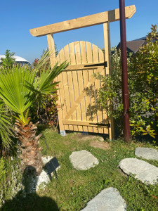 Photo de galerie - Fabrication et pose d’un portillon de jardin
