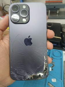 Photo de galerie - Réparer tous les en panne de téléphone écran changement de batterie connecteur vitre arrière même les carte mère