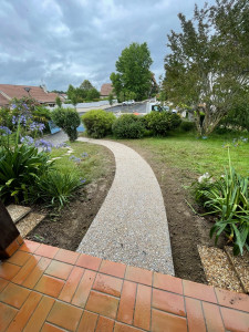 Photo de galerie - Une allée en béton désactivé