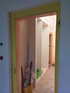Photo de galerie - Fixation caisson de dressing Hall d'entrée Flo B