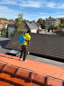 Photo de galerie - Demoussage d’un toit avec application de l’Hydroguge ( Relisez par mon collègue et moi ) 