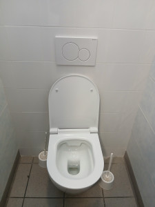 Photo de galerie - Installation toilette suspendue 