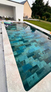 Photo de galerie - Création d'une piscine 8x4, carrelage Bali et installation électrique ainsi que pompe à chaleur