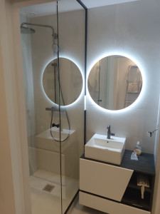 Photo de galerie - Pose miroir Avec meuble vasque 