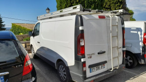 Photo de galerie - Renault trafic à votre disposition pour évacuation et transport/livraison.