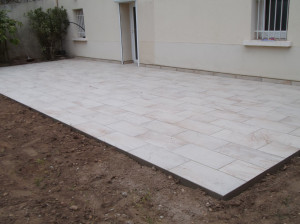 Photo de galerie - Confection d'un dallage et pose de carrelage 