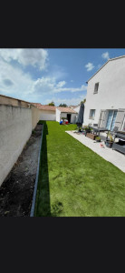 Photo de galerie - Apres amenagement ( creation jardiniere + pose synthetique)