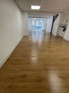 Photo de galerie - Magasin dans le 12e on a tout refait le mur Placo parquet peinture