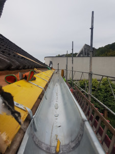 Photo de galerie - Pose de gouttières en zinc 