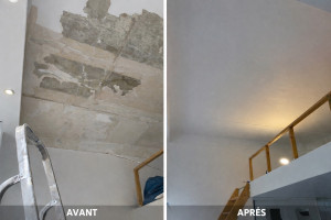Photo de galerie - Avant / Après — Rénovation plafond suite à dégâts des eaux  Plafond fortement endommagé (peinture qui s’écaille, traces d’humidité) remis à neuf : grattage, préparation, rebouchage, ponçage et peinture de finition pour un résultat propre et durable.