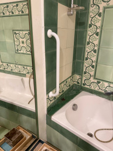 Photo de galerie - Pause barre de maintien douche 