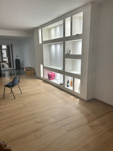 Photo de galerie - Parquet et mur télé décoratif 