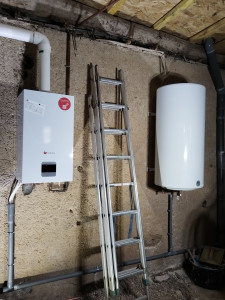 Photo de galerie - Pose d'une chaudière gaz à condensation
Et chauffe eau
