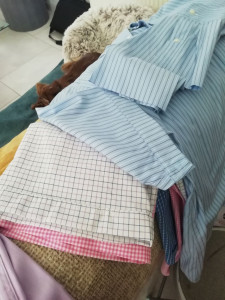 Photo de galerie - Gros plan : chemises transformées en chemisettes