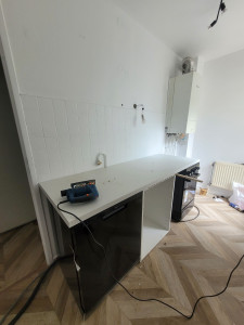 Photo de galerie - Montage des cuisines 