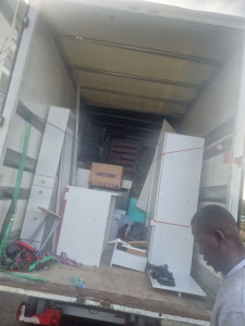 Photo de galerie - Chargement et déchargement livraison colis tjrs disponible immédiatement 