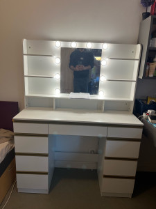 Photo de galerie - Coiffeuse 