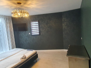 Photo de galerie - Tapisserie à raccord, peinture plafond