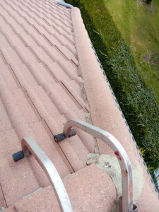 Photo de galerie - Cimentation des faîtières en tuile béton. avant