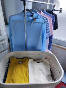 Photo de galerie - Linge plié et sur cintres