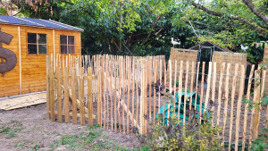 Photo de galerie - Aménagement poulailler clôture abri en bois 