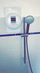 Photo de galerie - Installation de barre de douche et bouche VMC
