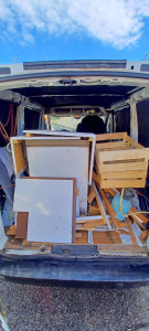 Photo de galerie - Évacuation de déchets et encombrants en toute simplicité. Chargement sécurisé pour un transport efficace.