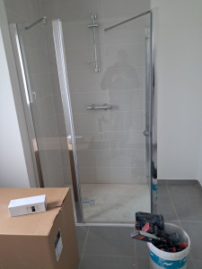 Photo de galerie - Montage de parois de douche