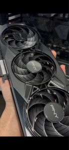 Photo de galerie - Montage d’ordinateur gamer avec GPU PNY RTX 5070