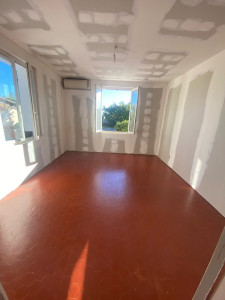 Photo de galerie - Création d’un faux plafond en ba 13 d’un doublage en ba 13 avec bande à joint