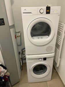 Photo de galerie - Livraison et installation d’un lave linge et un sèche-linge avec support 