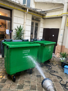 Photo de galerie - Services de nettoyage des poubelles à l'intérieur des bâtiments, service de gardiennage.
