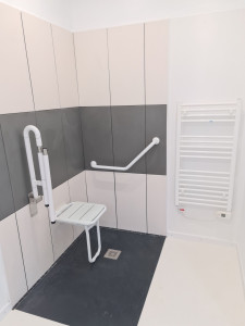Photo de galerie - Rénovation d'une salle de bain pour personne à mobilité réduite