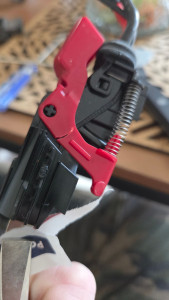 Photo de galerie - Démontage d'un Dyson pour remplacer cette pièce 