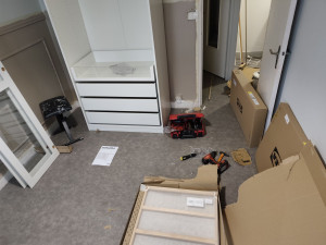 Photo de galerie - Armoire ikea avec tiroirs avec porte