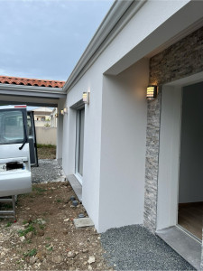 Photo de galerie - Pose de luminaires extérieurs en applique