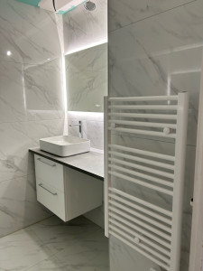 Photo de galerie - Pose de carrelage meuble lavabo Miroir,