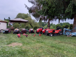 Photo de galerie - Maintenance et réparation de tracteur tondeuse, tondeuse, débroussailleuse, taille haie.....