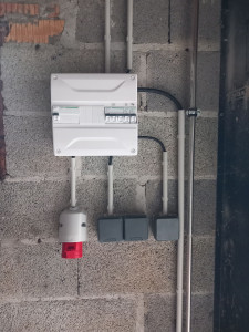 Photo de galerie - Pose tableau secondaire triphasé