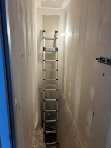 Photo de galerie - Août descente d’escalier avant 
