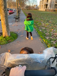 Photo de galerie - Balade au parc avec les enfants que je garde :)