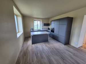 Photo de galerie - Pose cuisine complète avec prepa eau , électricité, placo ,peinture. 